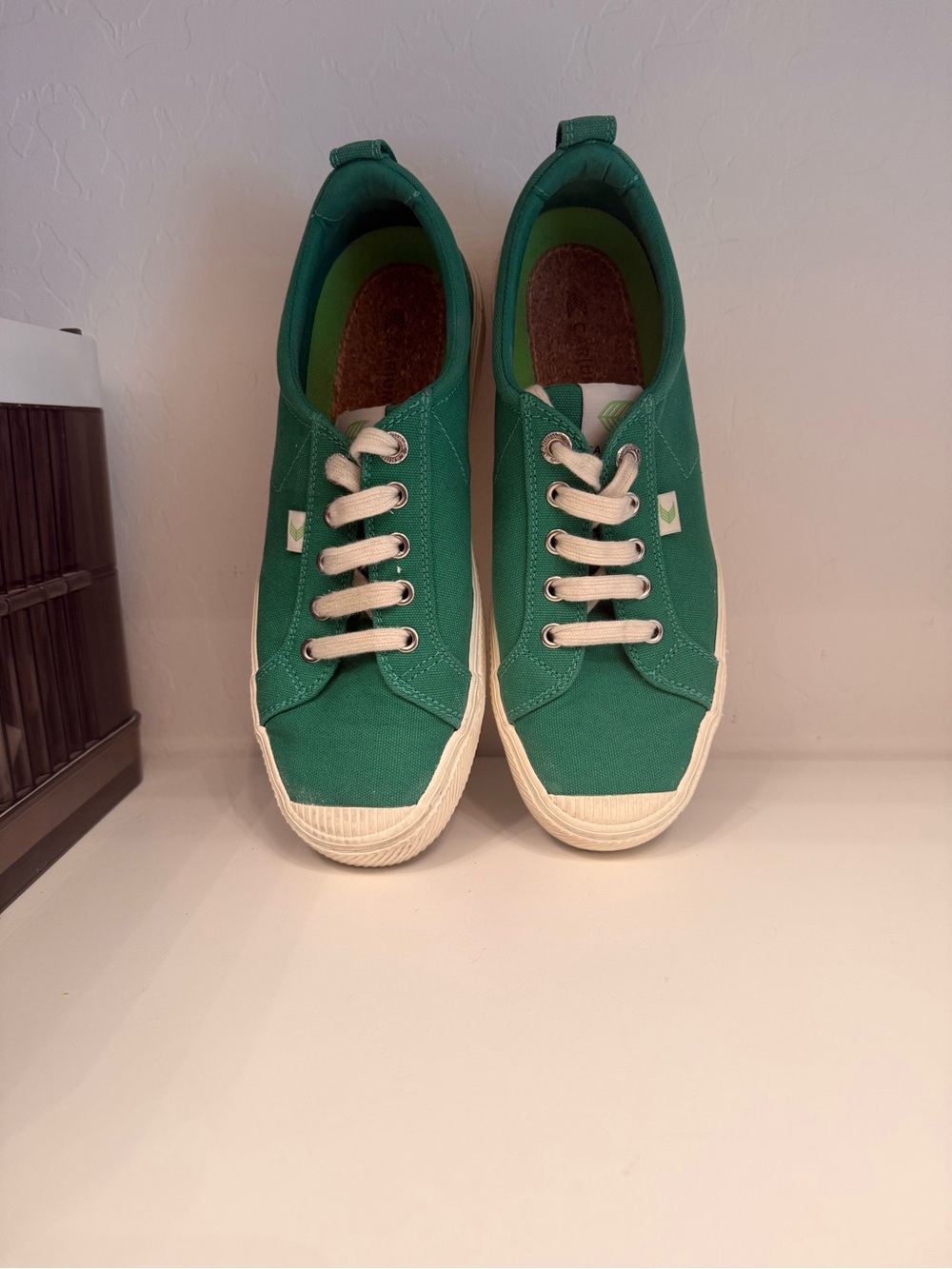 Cariuma Green Canvas Low-Top Sneakers